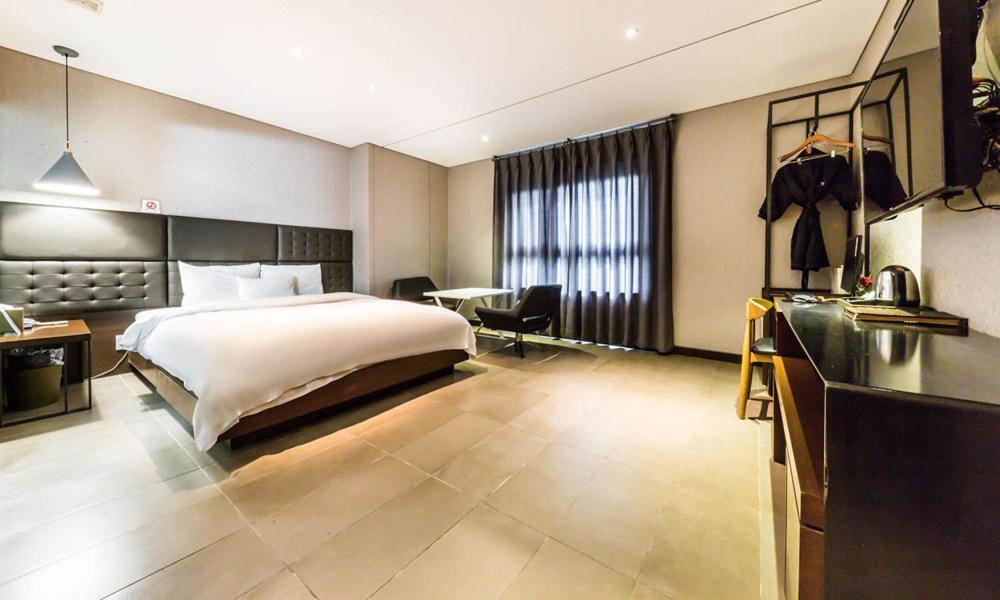 Yeongdeungpo Lifestyle F Hotel Seoul Bagian luar foto