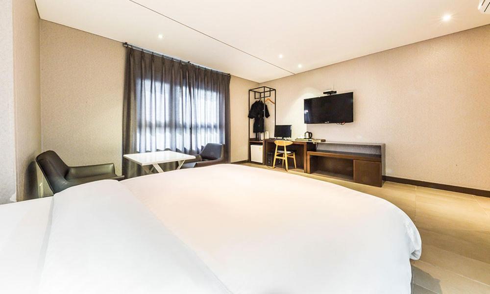 Yeongdeungpo Lifestyle F Hotel Seoul Bagian luar foto