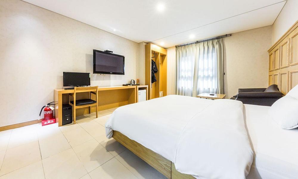 Yeongdeungpo Lifestyle F Hotel Seoul Bagian luar foto